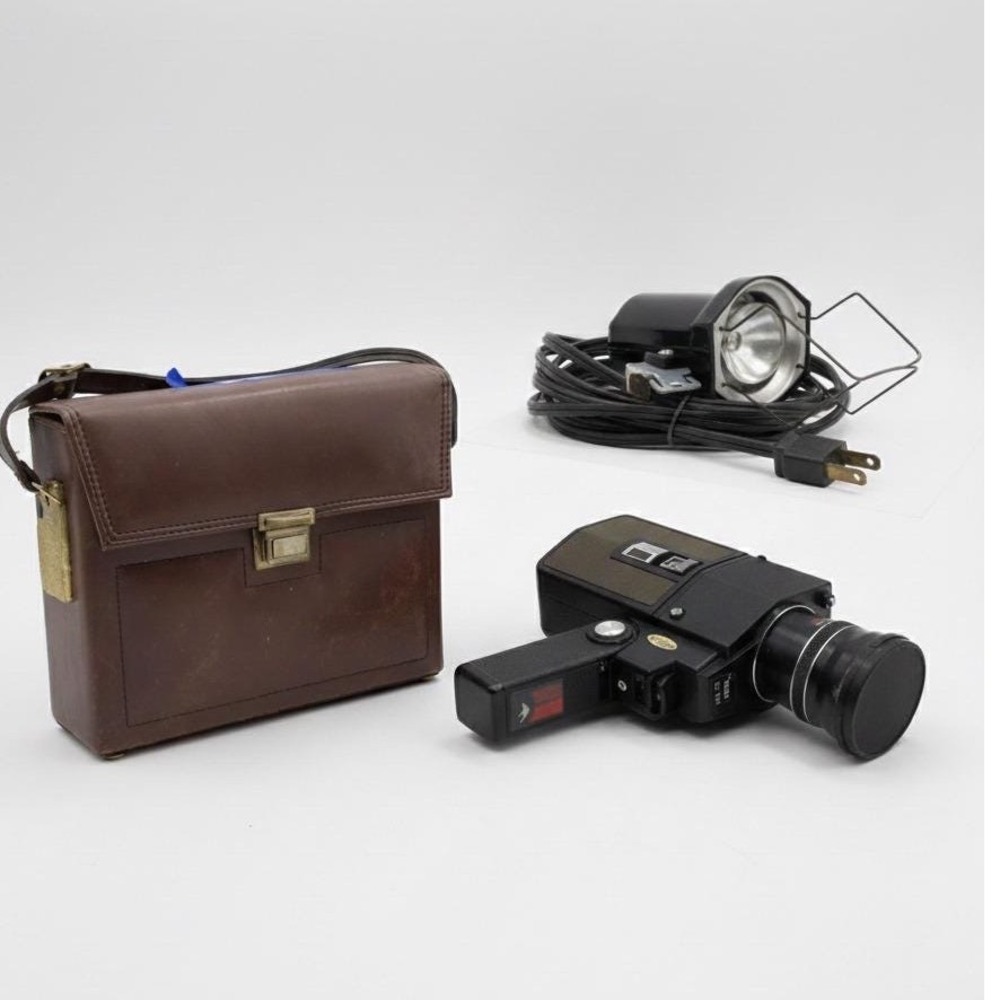 FOCAL XL-300 Super 8 Vtg Movie Camera with Shinkor Zoom Lens + Light + Case